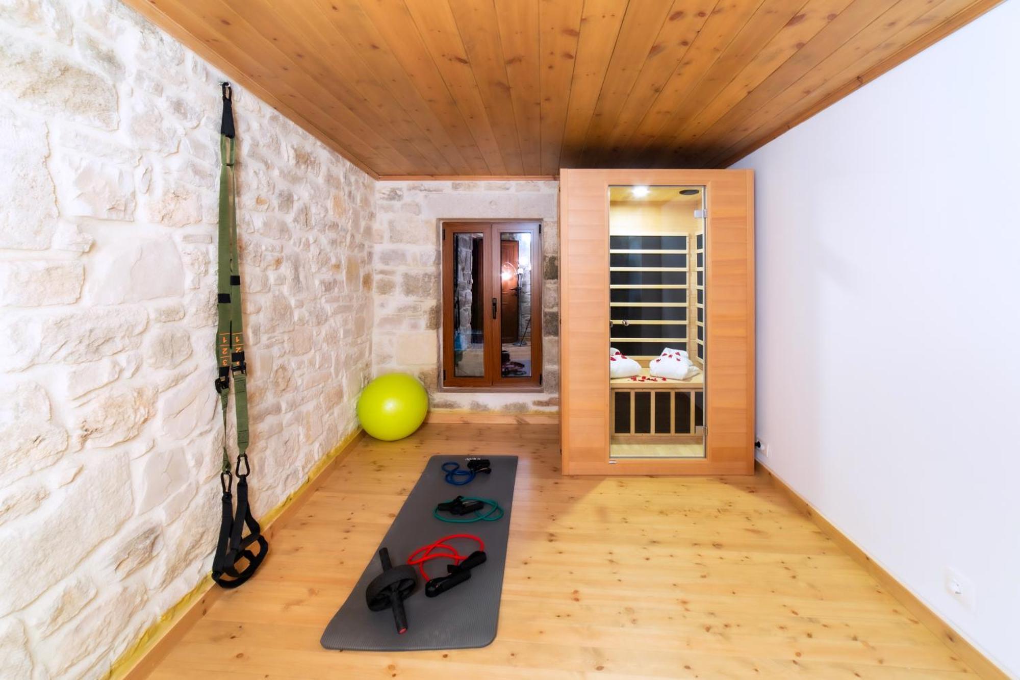 Asmani Apartment *